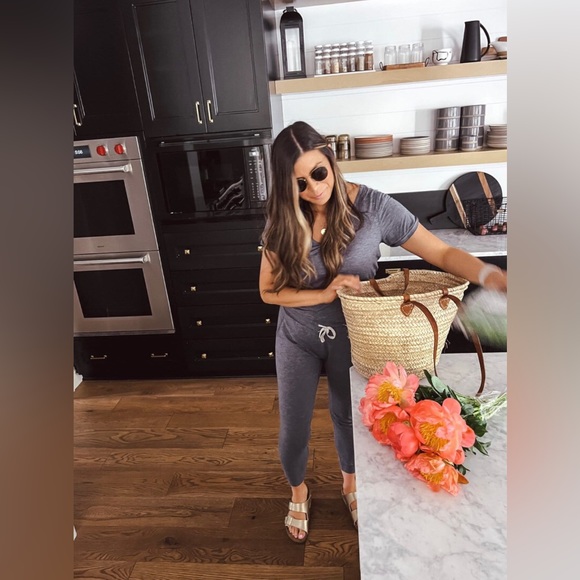 NWT Vuori All Day Women’s Jumpsuit in Charcoal Heather - Picture 8 of 9